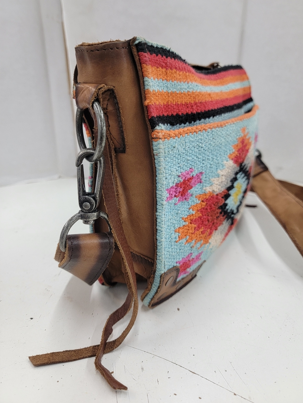 **SOLD******Southwestern Saddle Blanket Crossbody Bag - Picture 7 of 16